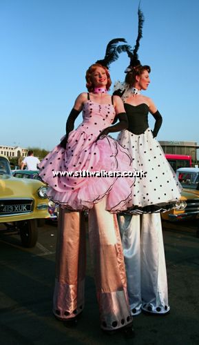Vintage Themed Stilt Walkers