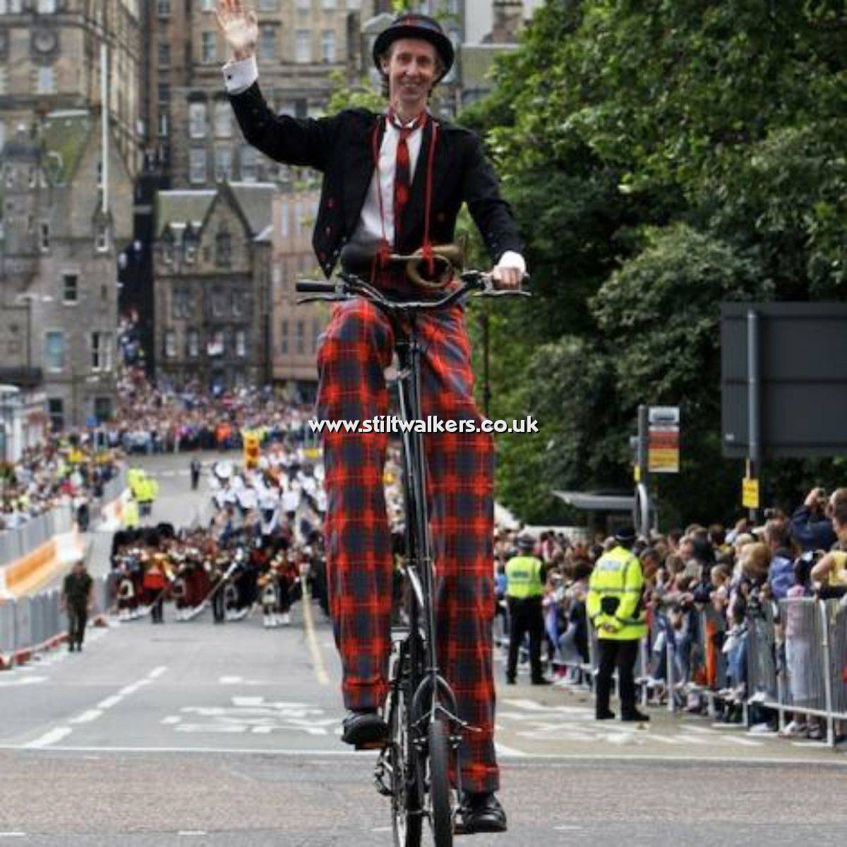 Travel Themed Stilt Walkers & Walking Acts